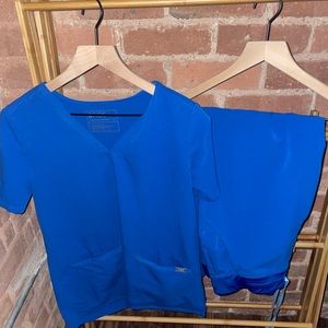 Figs Catarina Scrub Top & Figs Jogger Scrub Bottoms. Both Size: M